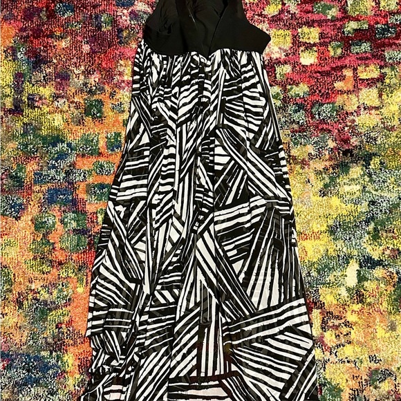 TOCCIN NY Black & White Graphic Print High Neckline Dress-Size 4 - Picture 3 of 5